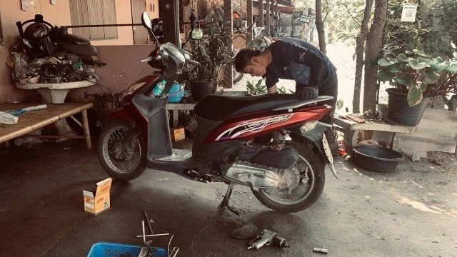 อู่ซ่อมรถมอเตอร์ไซค์ ช่างสมภพ